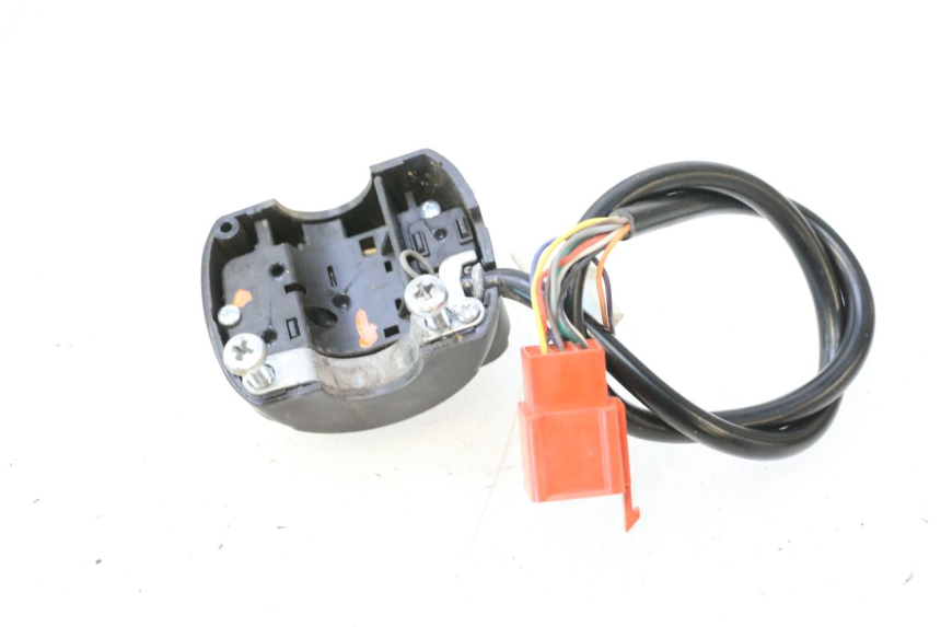 photo de LEFT SWITCH BAIKU SAKURA 1 (2021 - 2025) - Zoom on usage condition
