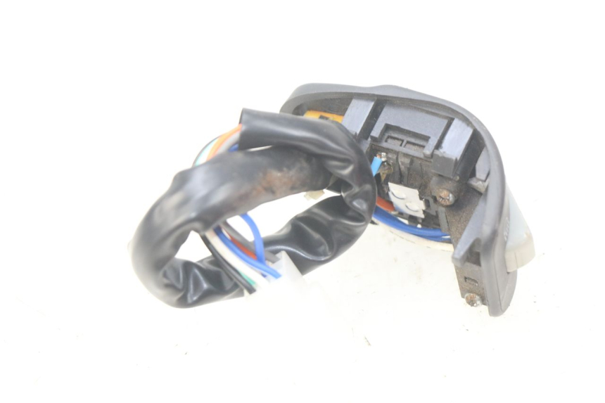 photo de LEFT HANDLEBAR SWITCH JM MOTORS SANTANA 50 (2014 - 2023) - Zoom on usage condition