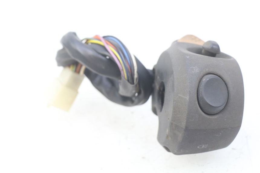 photo de LEFT HANDLEBAR SWITCH PEUGEOT SATELIS COMPRESSOR K15 125 (2006 - 2009) - Fixing points details