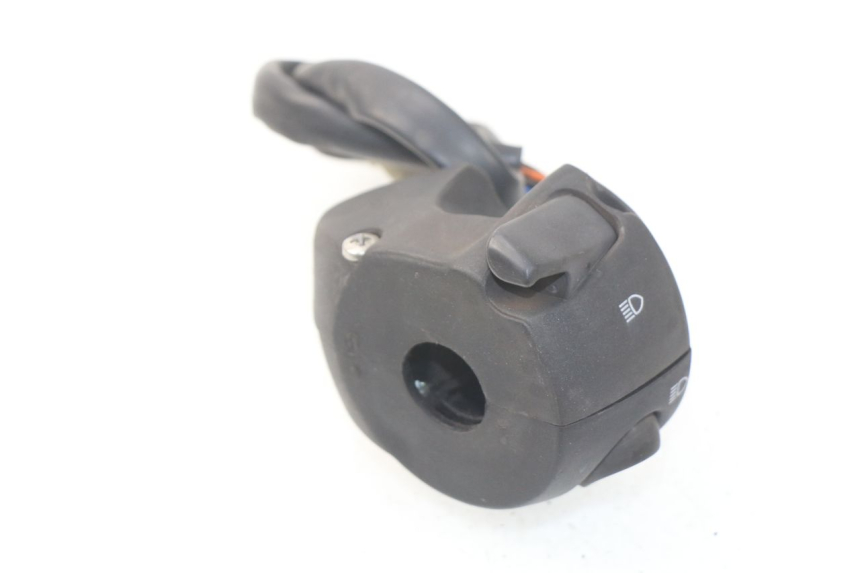 photo de LEFT SWITCH PEUGEOT SATELIS 300 (2012 - 2015) - Technical close-up