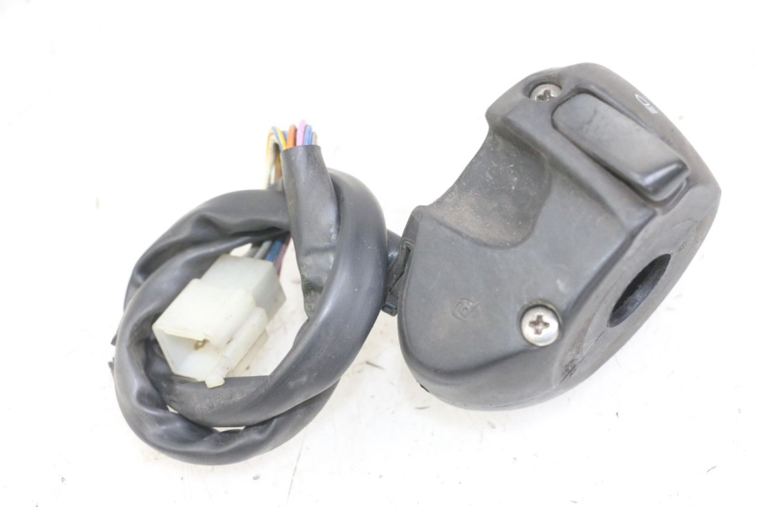 photo de LEFT SWITCH PEUGEOT SATELIS 125 (2013 - 2018) - Alternative perspective