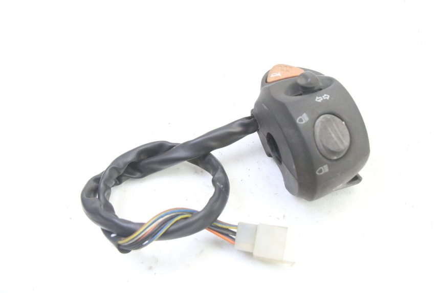 photo de LEFT SWITCH PEUGEOT SATELIS 250 (2006 - 2012) - Zoom on usage condition