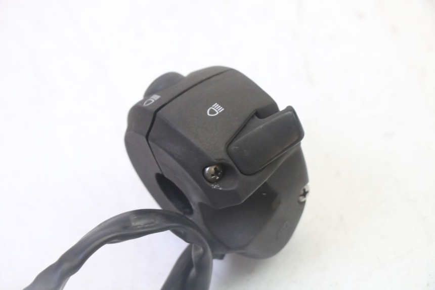 photo de LEFT HANDLEBAR SWITCH PEUGEOT SATELIS 125 (2006 - 2009) - Technical close-up