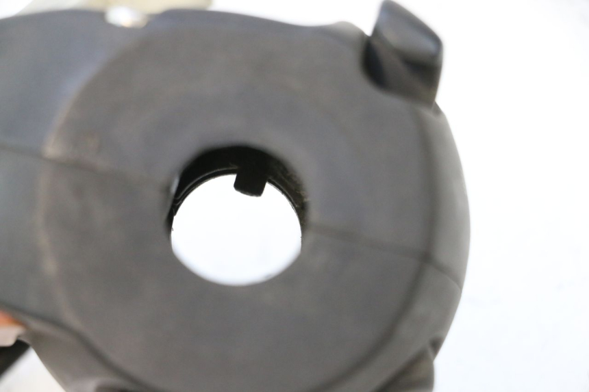 photo de LEFT HANDLEBAR SWITCH PEUGEOT SATELIS 125 (2006 - 2009) - Zoom on usage condition