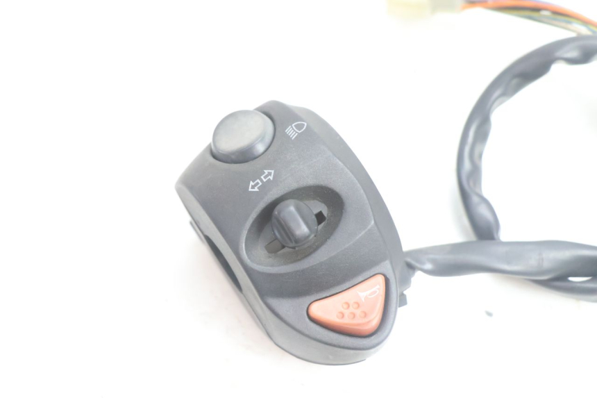 photo de LEFT HANDLEBAR SWITCH PEUGEOT SATELIS 125 (2006 - 2009) - Component detail