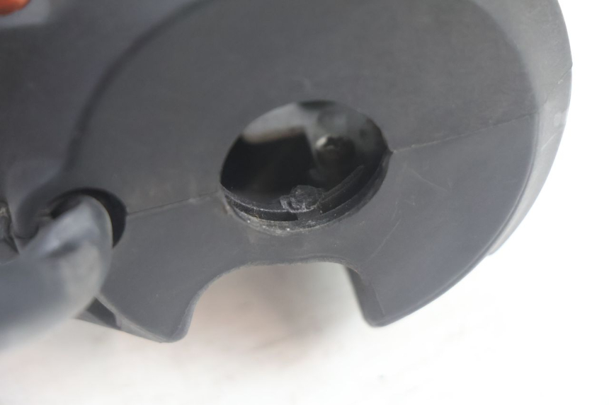 photo de LEFT HANDLEBAR SWITCH PEUGEOT SATELIS 125 (2006 - 2009) - Fixing points details