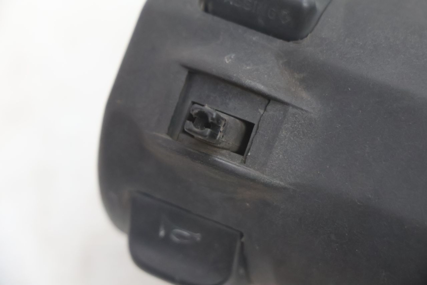 photo de LEFT SWITCH APRILIA SCARABEO GT 125 (1999 - 2007) - Zoom on usage condition