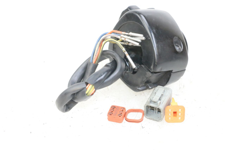 photo de LEFT SWITCH HARLEY DAVIDSON SPORTSTER XL CUSTOM 1200 (2003 - 2004) - Technical close-up