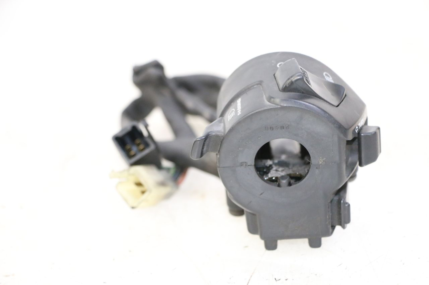 photo de LEFT SWITCH HONDA ST PAN EUROPEAN 1300 (2002 - 2013) - Fixing points details