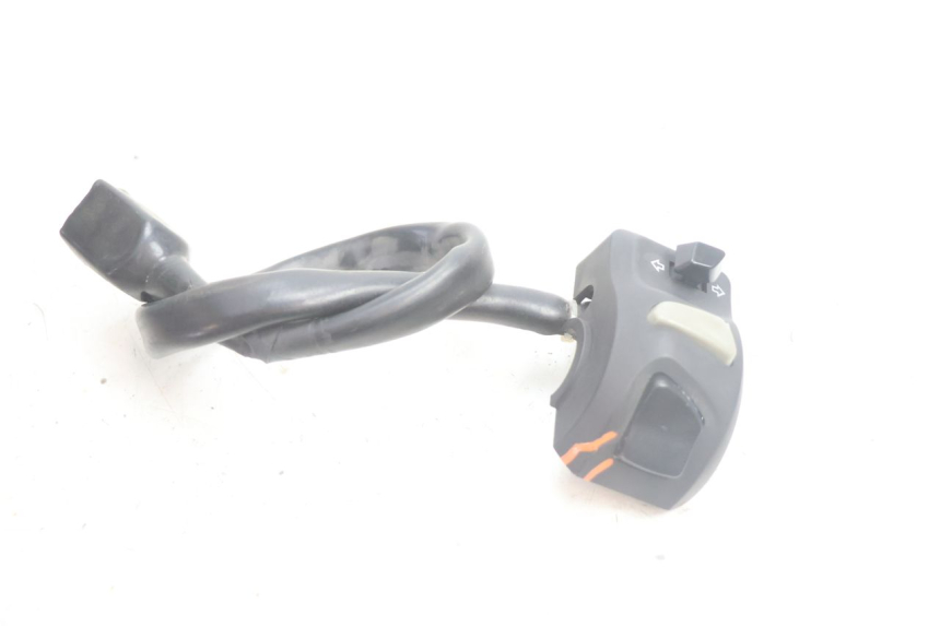 photo de LEFT SWITCH PEUGEOT STREETZONE NAKED 2T 50 (2014 - 2018) - Alternative perspective
