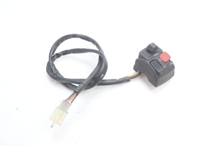 photo de LEFT HANDLEBAR SWITCH MBK STUNT NAKED 50 (2004 - 2018) - Zoom on usage condition