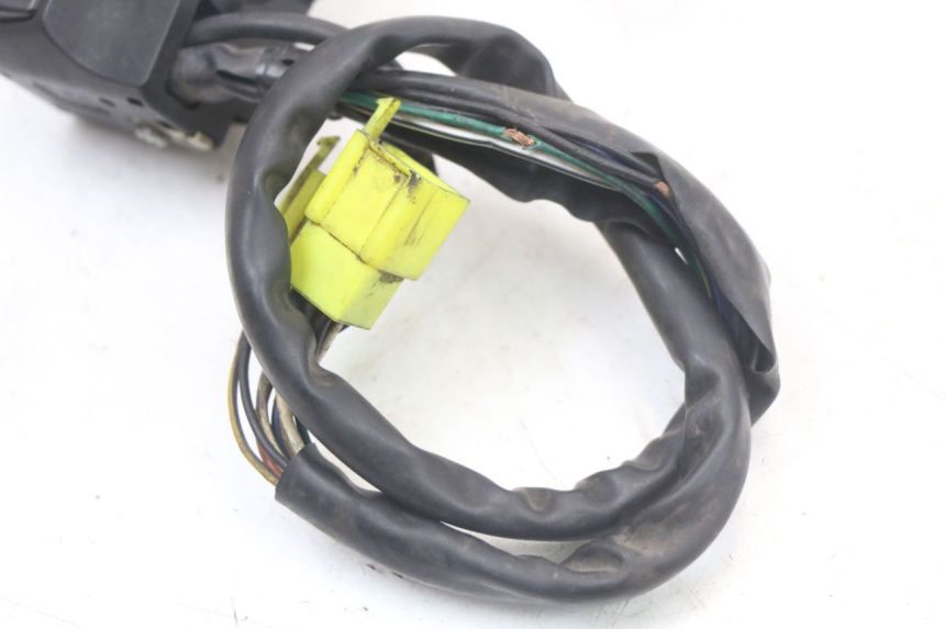 photo de LEFT SWITCH SUZUKI GS F 500 (2004 - 2007) - Fixing points details