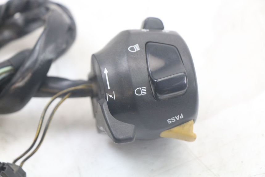 photo de LEFT HANDLEBAR SWITCH SUZUKI SV N 650 (1999 - 2002) - Alternative perspective