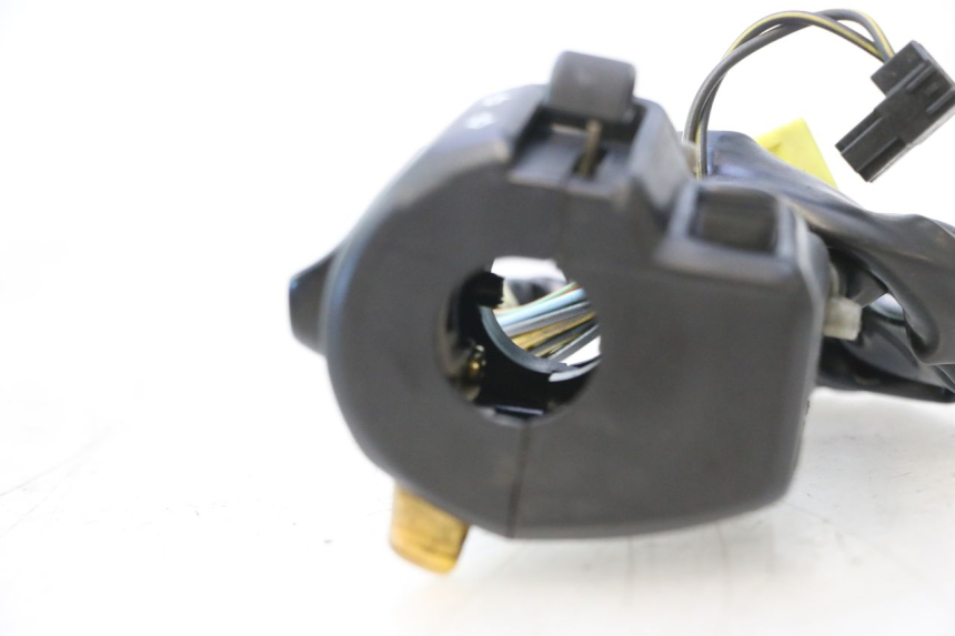photo de LEFT SWITCH SUZUKI SV S 650 (2003 - 2009) - Zoom on usage condition