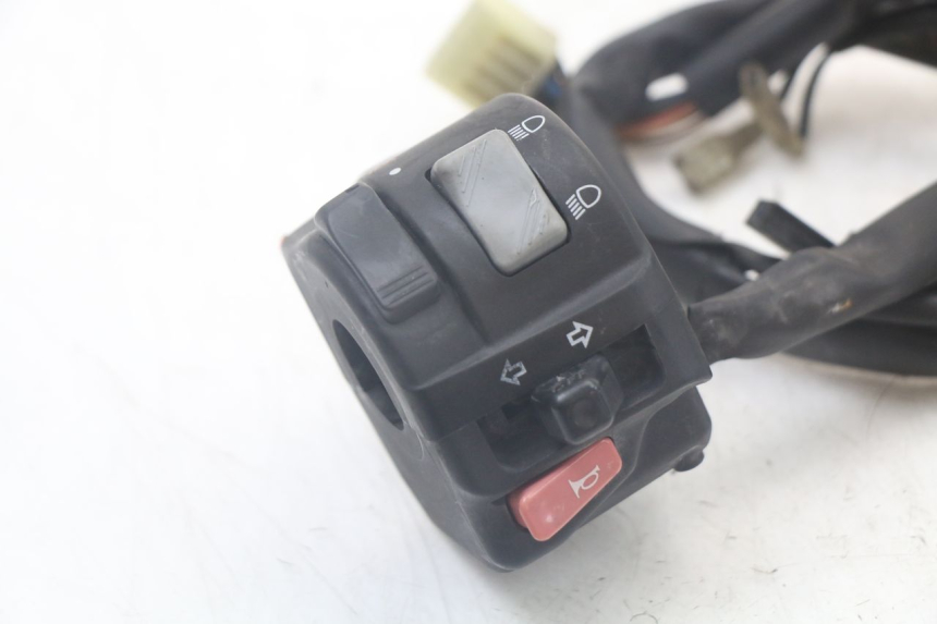 photo de LEFT HANDLEBAR SWITCH YAMAHA TDM ABS 900 (2002 - 2014) - Zoom on usage condition