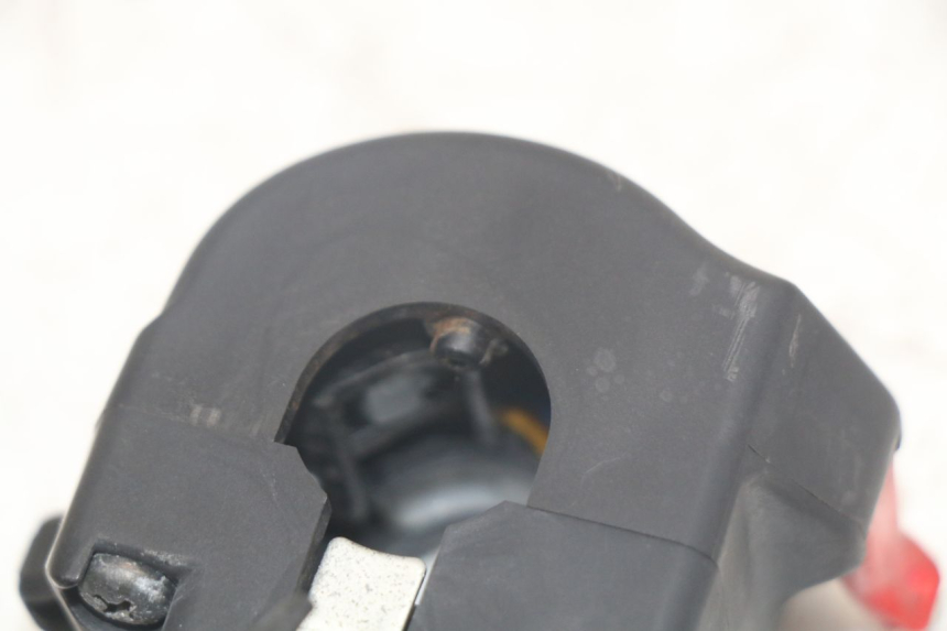 photo de LEFT HANDLEBAR SWITCH YAMAHA TDM ABS 900 (2002 - 2014) - Fixing points details