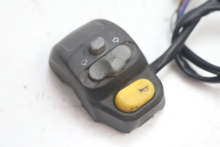 photo de LEFT HANDLEBAR SWITCH PEUGEOT TKR TREKKER FURIOUS 50 (2005 - 2014) - Component detail