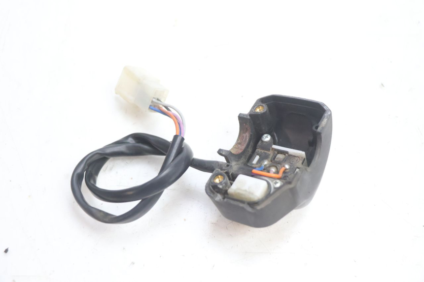photo de LEFT HANDLEBAR SWITCH PEUGEOT TKR TREKKER FURIOUS 50 (2005 - 2014) - Alternative perspective