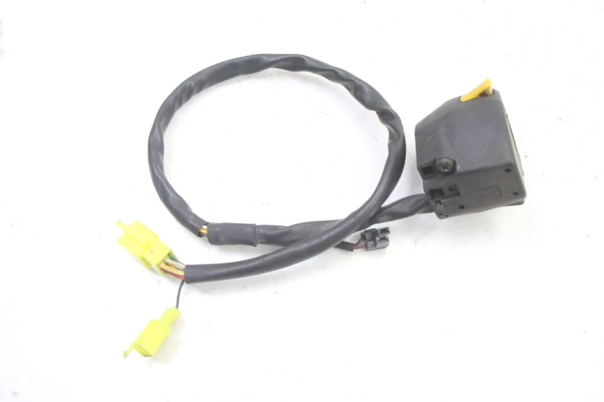 photo de LEFT HANDLEBAR SWITCH SUZUKI UH BURGMAN 125 (2002 - 2006) - Alternative perspective