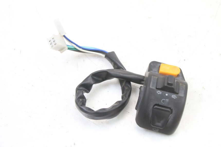 photo de LEFT HANDLEBAR SWITCH UNIVERSAL BIKE ZN50QT-11B 50 (2018 - 2021) - Zoom on usage condition