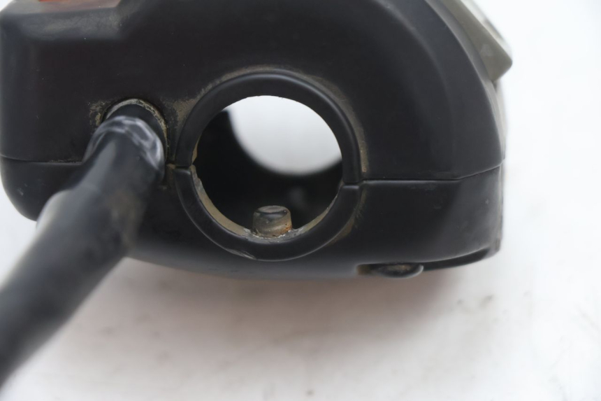 photo de LEFT HANDLEBAR SWITCH PEUGEOT V-CLIC VCLIC 50 (2007 - 2013) - Fixing points details