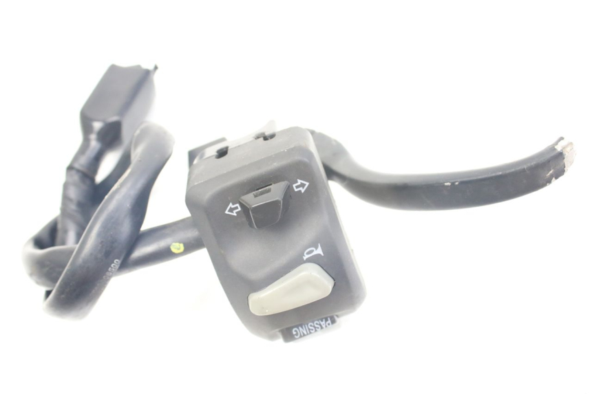 photo de LEFT HANDLEBAR SWITCH PEUGEOT VIVACITY NEW 2T 50 (2008 - 2017) - Zoom on usage condition