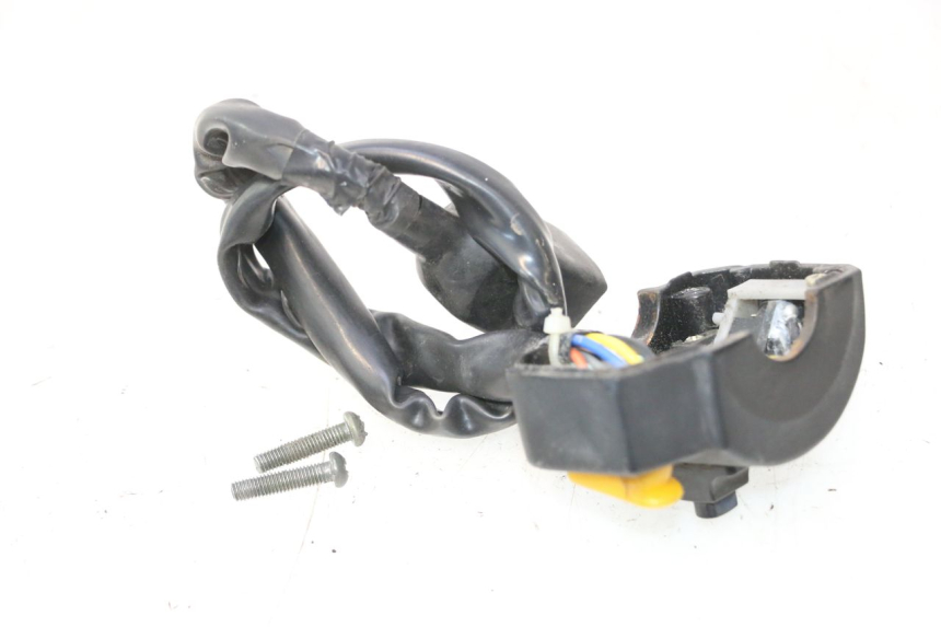photo de LEFT HANDLEBAR SWITCH PEUGEOT VIVACITY NEW 2T 50 (2008 - 2017) - Zoom on usage condition