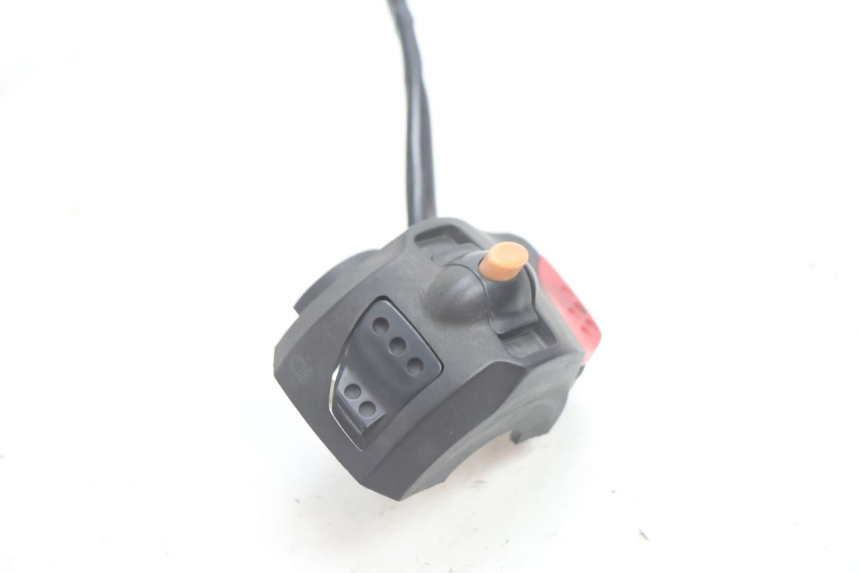 photo de LEFT HANDLEBAR SWITCH PEUGEOT VIVACITY 50 (2004 - 2009) - Alternative perspective