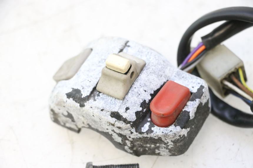 photo de LEFT HANDLEBAR SWITCH PEUGEOT VIVACITY 50 (2004 - 2009) - Fixing points details