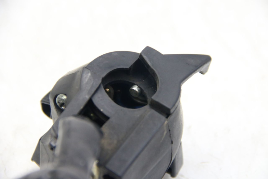 photo de LEFT HANDLEBAR SWITCH SYM WOLF SB 125 (2011 - 2018) - Zoom on usage condition