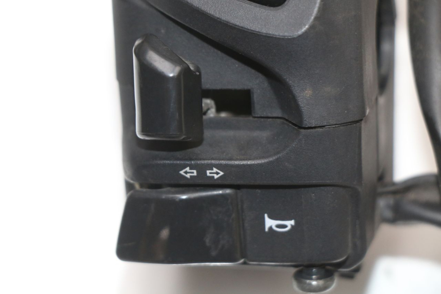 photo de LEFT HANDLEBAR SWITCH YAMAHA XMAX X-MAX ABS 125 (2017 - 2020) - Alternative perspective