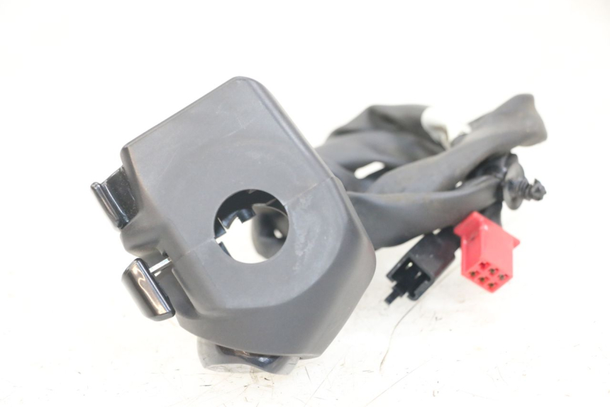 photo de LEFT HANDLEBAR SWITCH YAMAHA XMAX X-MAX ABS 125 (2017 - 2020) - Component detail