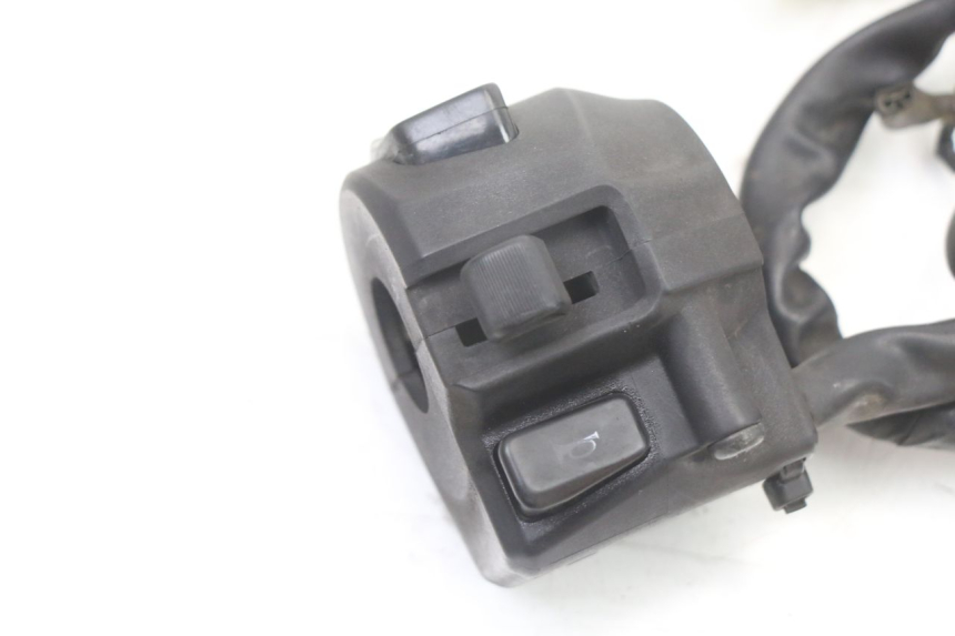 photo de LEFT SWITCH YAMAHA X-MAX XMAX ABS 250 (2010 - 2012) - Zoom on usage condition