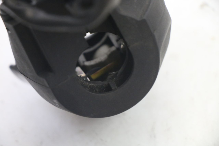 photo de LEFT HANDLEBAR SWITCH YAMAHA X-MAX XMAX 125 (2010 - 2013) - Surface and material condition