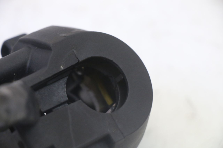 photo de LEFT HANDLEBAR SWITCH YAMAHA X-MAX XMAX 125 (2010 - 2013) - Technical close-up