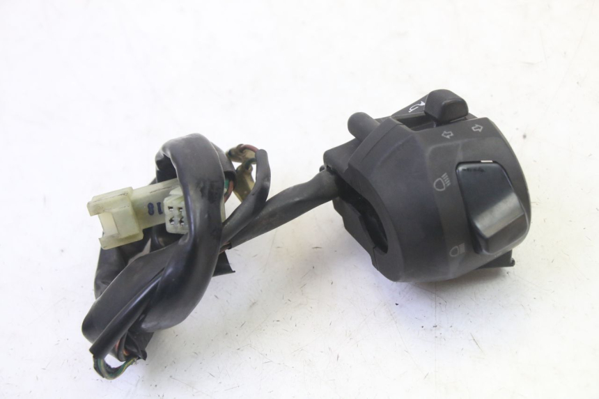 photo de LEFT HANDLEBAR SWITCH YAMAHA X-MAX XMAX 125 (2010 - 2013) - Zoom on usage condition