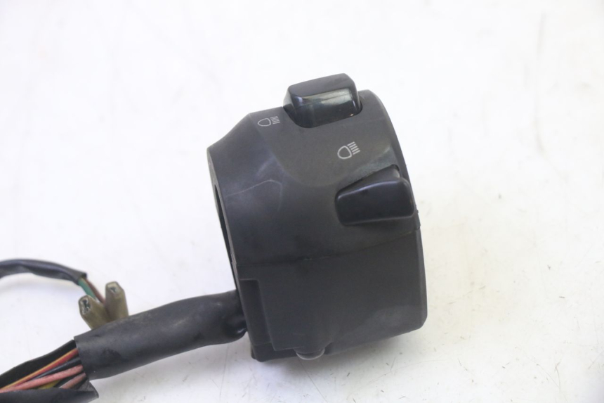 photo de LEFT HANDLEBAR SWITCH YAMAHA X-MAX XMAX 125 (2010 - 2013) - Fixing points details