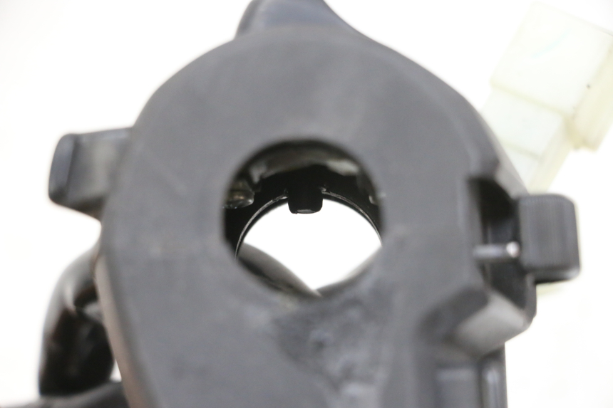 photo de LEFT HANDLEBAR SWITCH YAMAHA X-MAX XMAX 125 (2010 - 2013) - Fixing points details