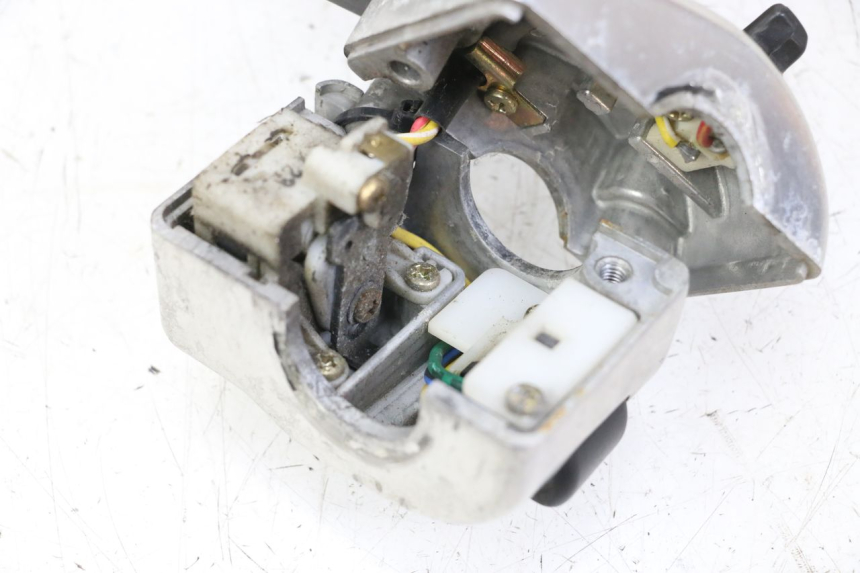 photo de LEFT SWITCH YAMAHA XVS DRAG STAR DRAGSTAR 650 (1997 - 2007) - Zoom on usage condition