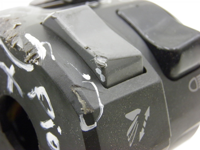 photo de LEFT SWITCH YAMAHA FJR 1300 (2004 - 2005) - Alternative perspective