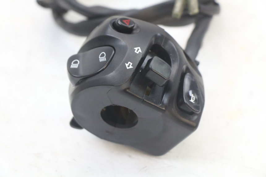 photo de LEFT SWITCH YAMAHA FZ1 FAZER 1000 (2007 - 2009) - Alternative perspective