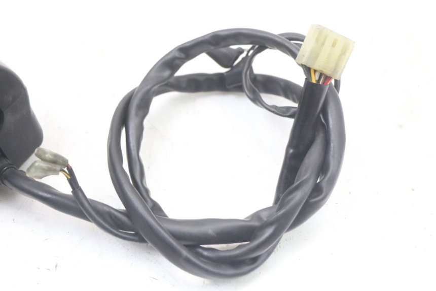 photo de LEFT SWITCH YAMAHA FZ1 FAZER 1000 (2007 - 2009) - Surface and material condition