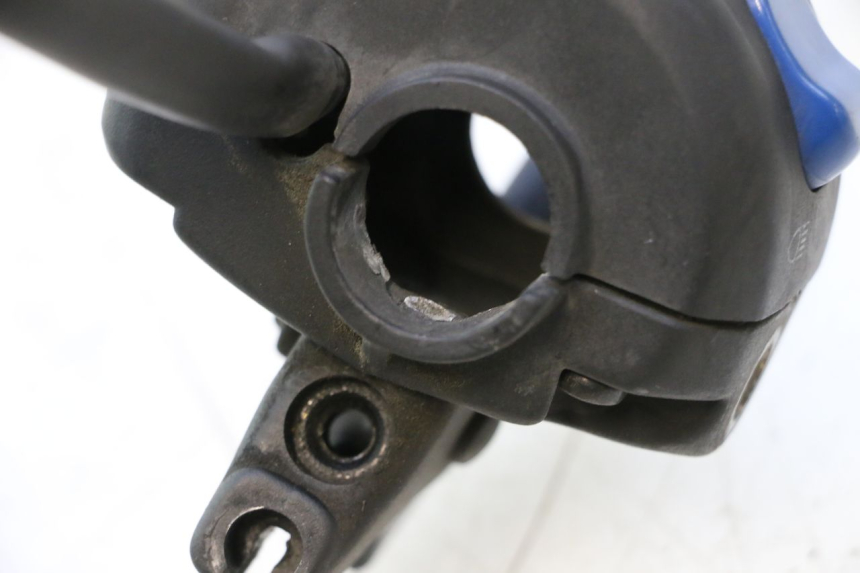 photo de LEFT HANDLEBAR SWITCH YAMAHA YP MAJESTY 125 (1998 - 2001) - Fixing points details