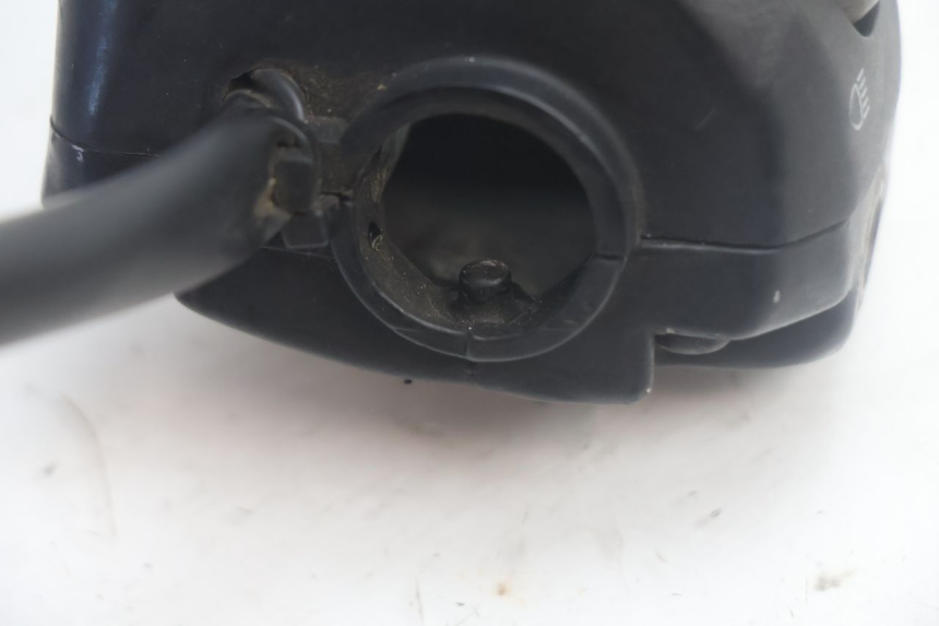photo de LEFT SWITCH YAMAHA YP MAJESTY 125 (2007 - 2010) - Fixing points details