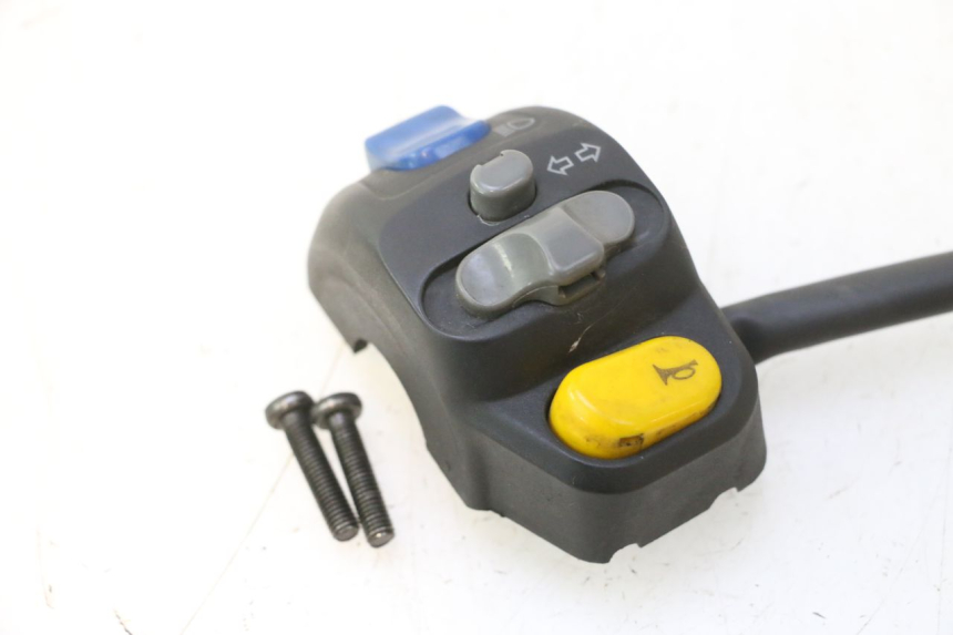 photo de LEFT HANDLEBAR SWITCH YAMAHA YP MAJESTY 125 (1998 - 2001) - Surface and material condition