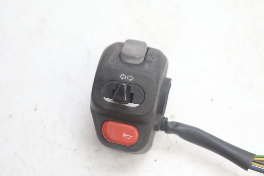 photo de LEFT HANDLEBAR SWITCH YAMAHA YP MAJESTY 125 (2002 - 2006) - Component detail