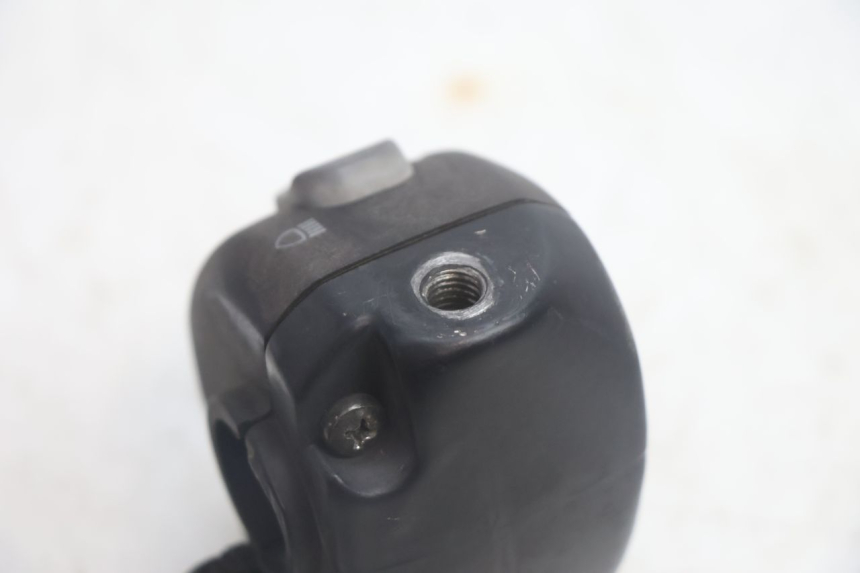 photo de LEFT HANDLEBAR SWITCH YAMAHA YP MAJESTY 125 (2002 - 2006) - Technical close-up