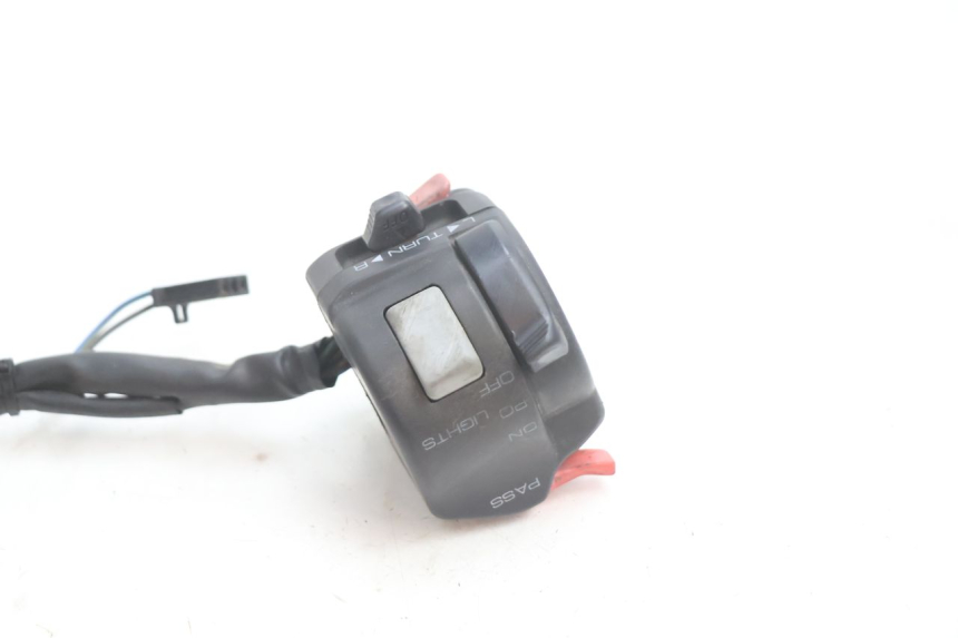 photo de LEFT SWITCH YAMAHA YZF R GENESIS 750 (1993 - 1998) - Zoom on usage condition