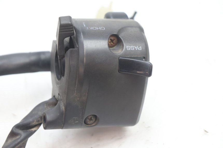 photo de LEFT HANDLEBAR SWITCH KAWASAKI ZX-6R ZX6R 600 (1995 - 1997) - Alternative perspective