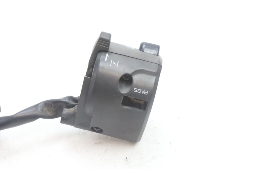 photo de LEFT SWITCH KAWASAKI ZZR 600 (1995 - 2004) - Technical close-up